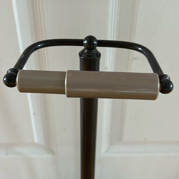 Free standing toilet roll holder - Picture 2 of 4